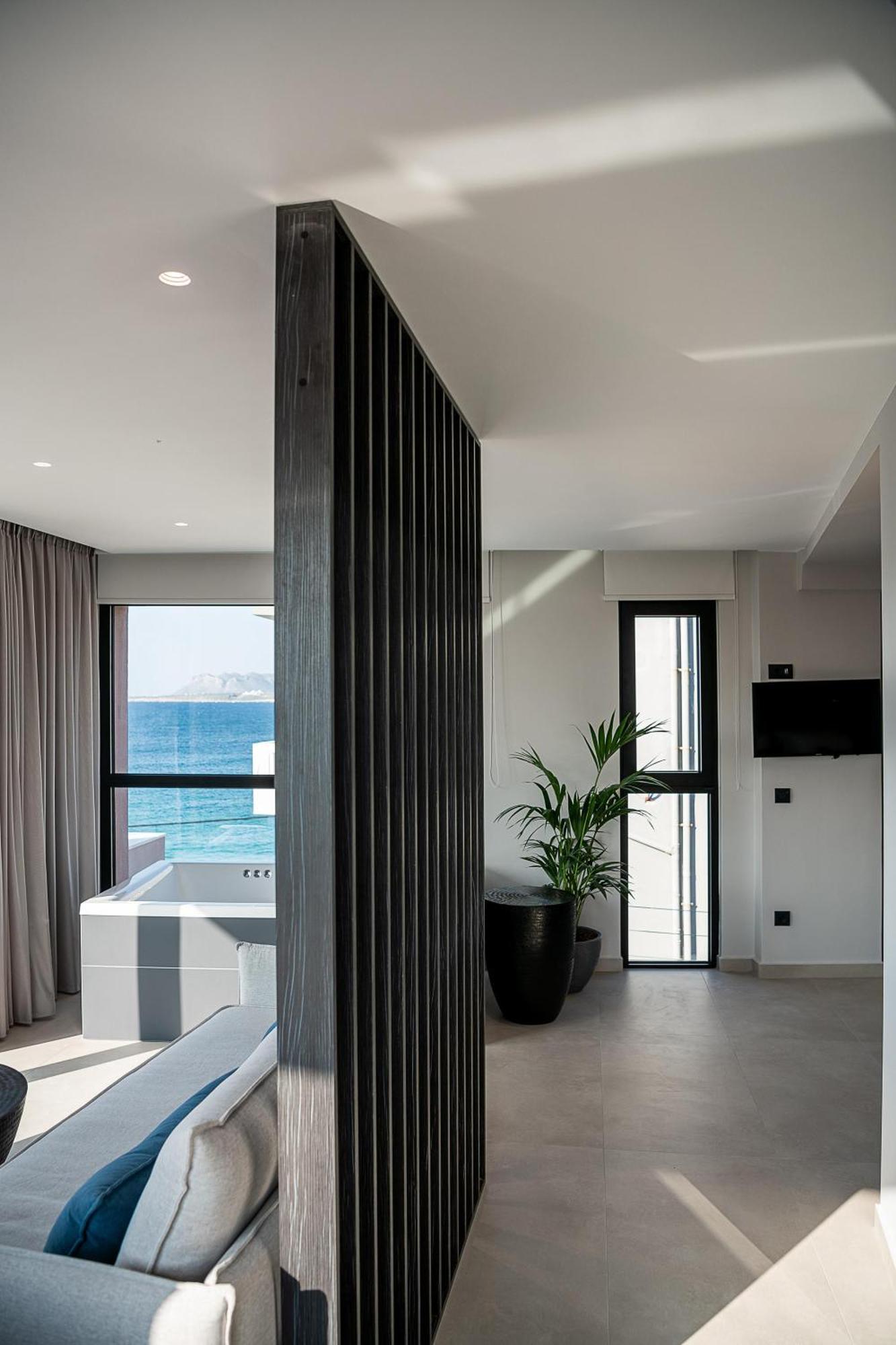 Theta Boutique Chrissi Akti Chania